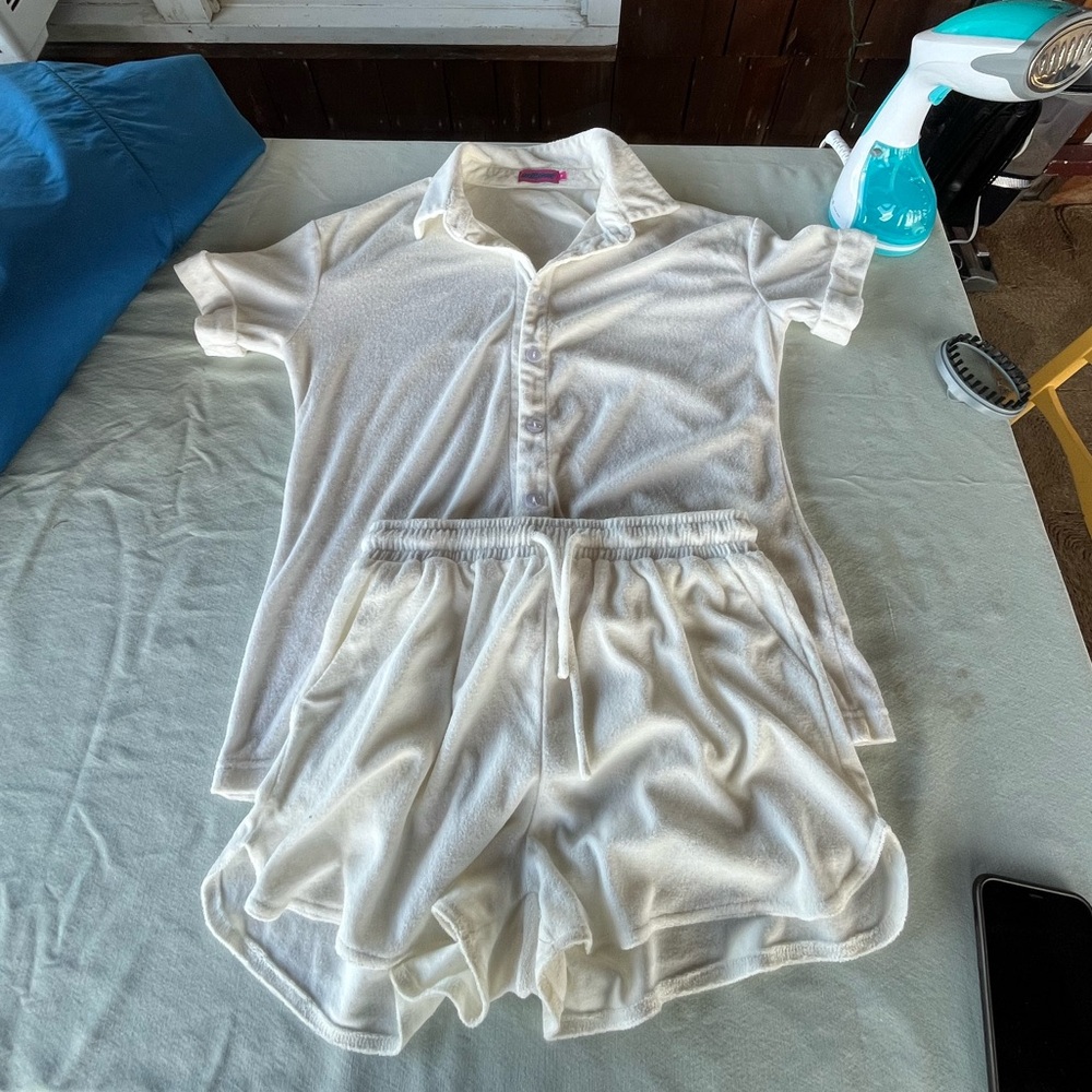 Edikted bronti set in white